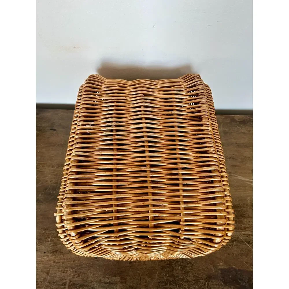 Vintage buttocks basket